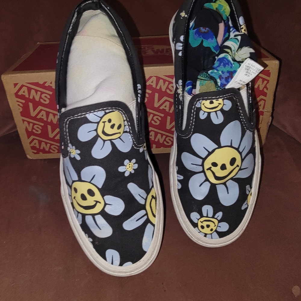 Classic Slip On Trippy Grin Floral And Balck Vans